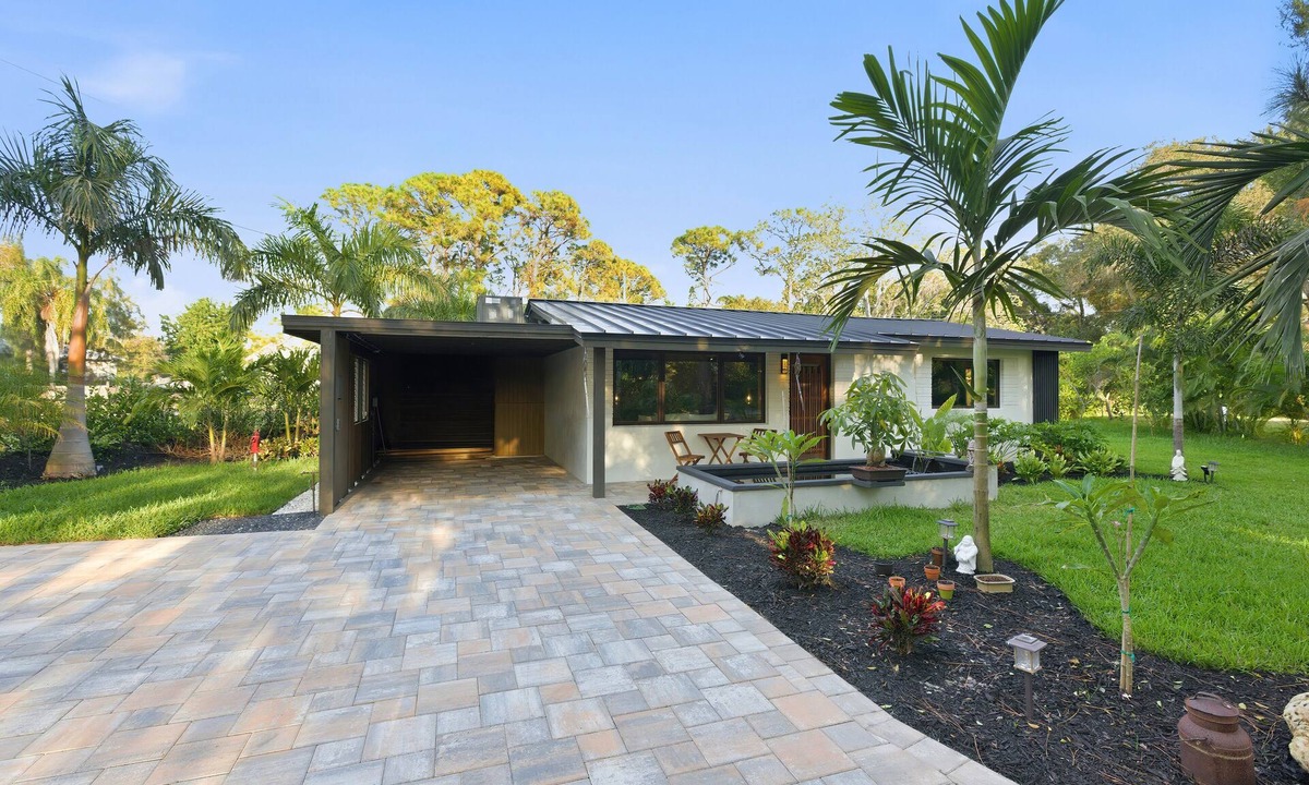 Fort Myers House | Luxury couples hideaway