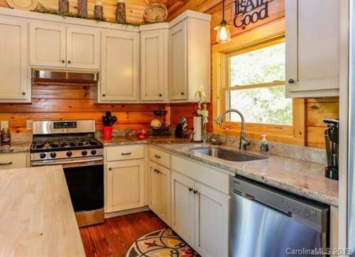Rutherfordton Ski Chalet | luxury Dear Tryon Cabin by TIEC in Green River Highlands