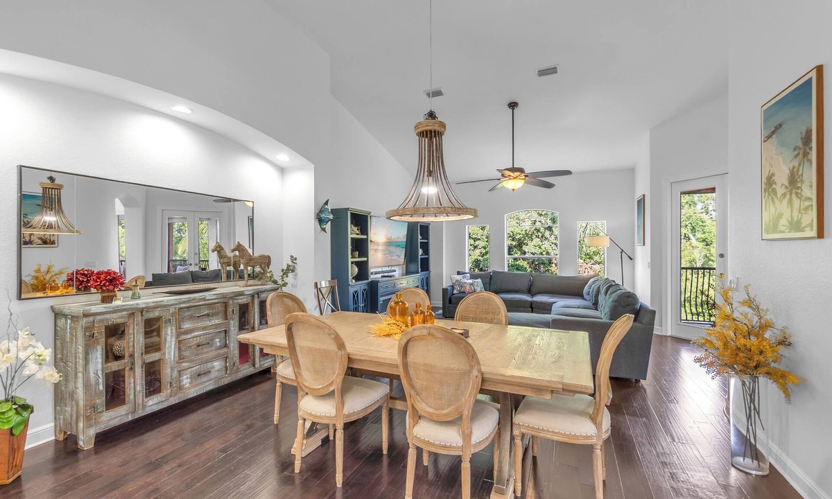 Trailer Estates Villa | Luxury Entire Villa 4 Bedrooms 4 Bath Steps From IMG Academy.