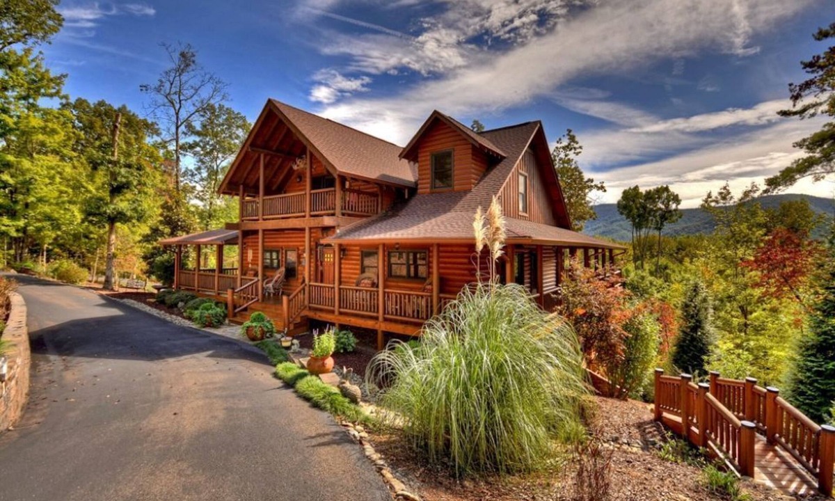 Hidden Lake Cabin | Luxury Mountain Lodge | Big Views, Game Room, Hot Tub, Fire Pit & Paved Access