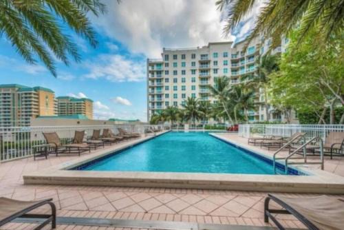 Boynton Beach House | Luxury Near the Beach! Beach pass included!