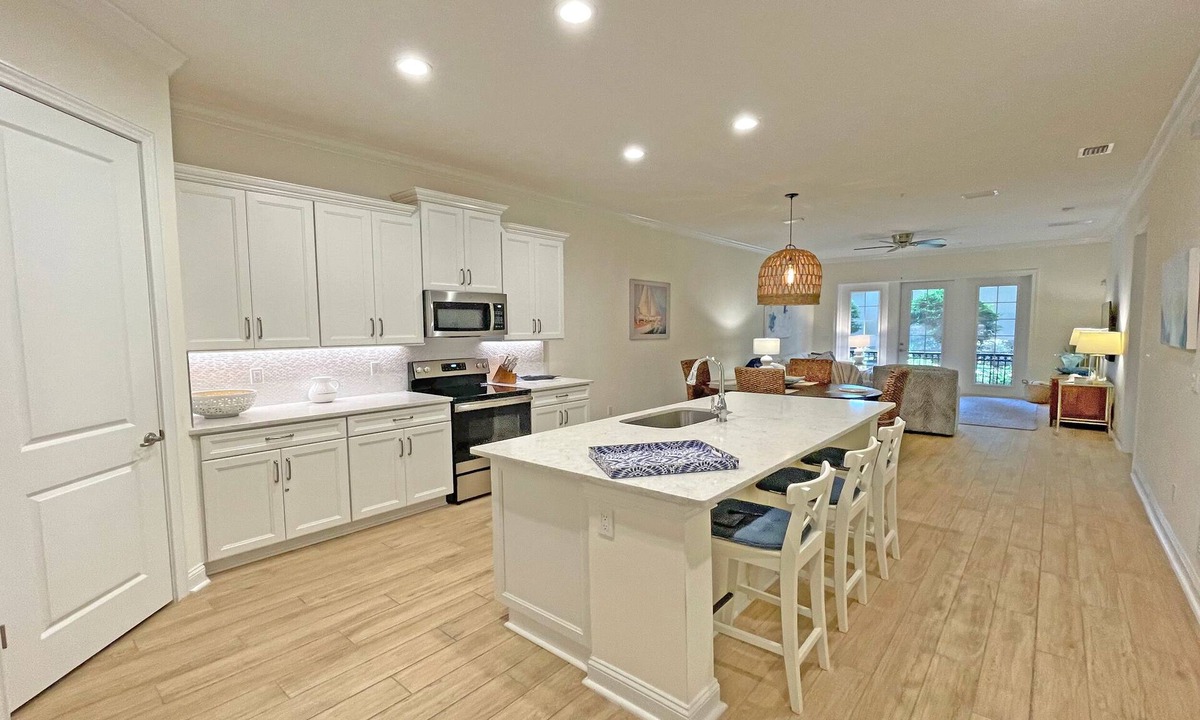 American Beach Condo | Luxury Oasis Stylish Beach Condo 2bed/2bath