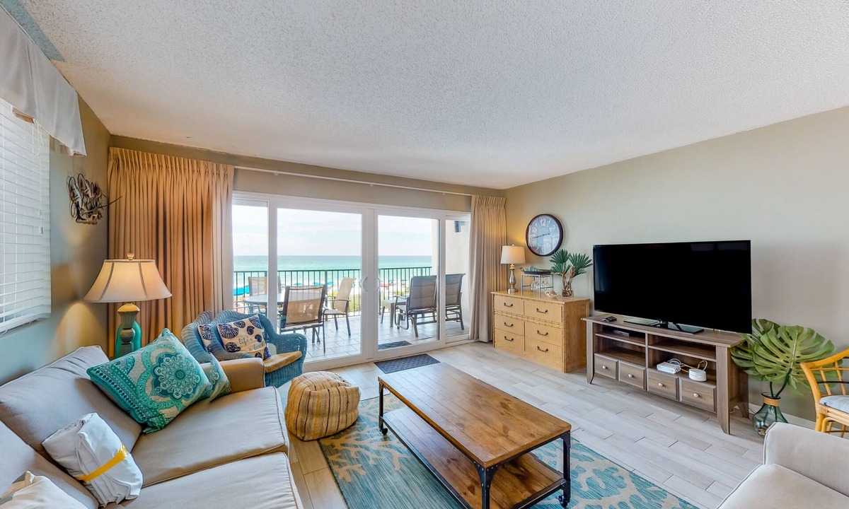 Miramar Beach Condo | Luxury, oceanfront condo with outdoor pool & patio - snowbird-friendly