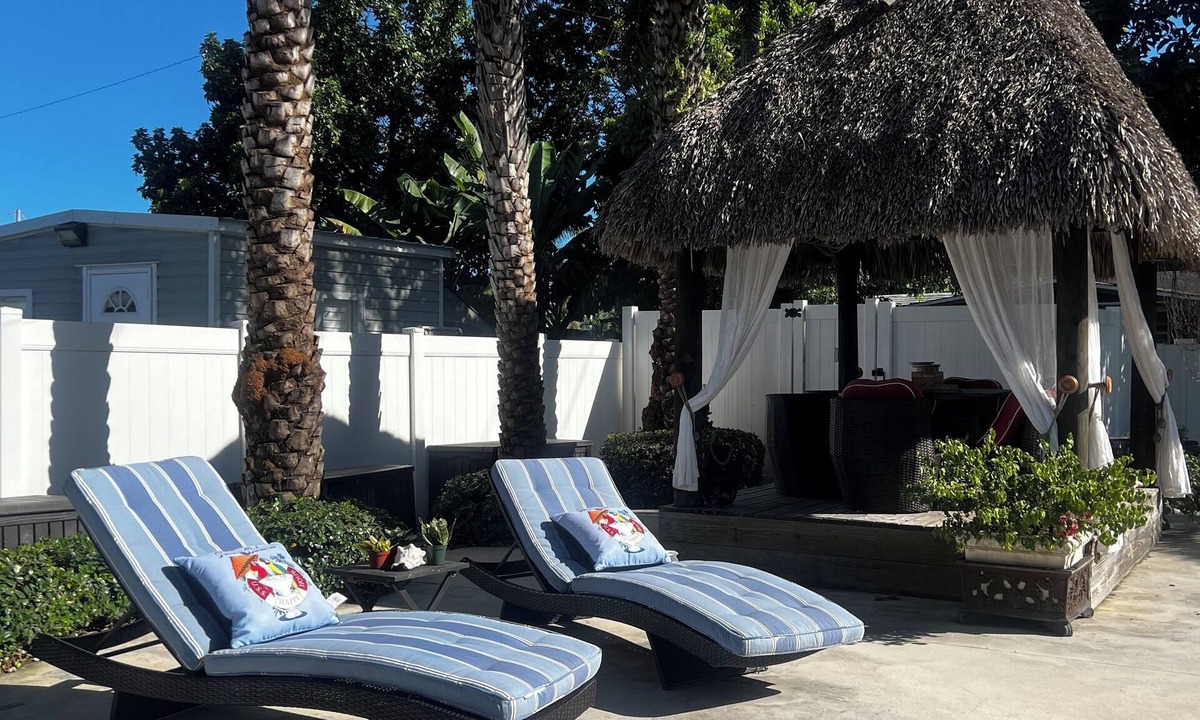Olympia Heights Apartment | 🌺Luxury Paradise: Tropical Post-Op Style Edition 🌺
