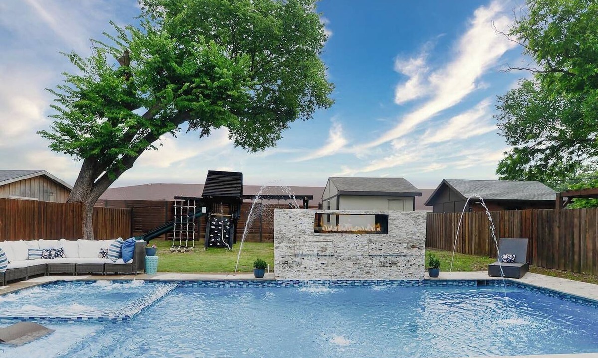 Irving House | Luxury Pool & Spa Home | 20+ Guests Near DFW/LOVE