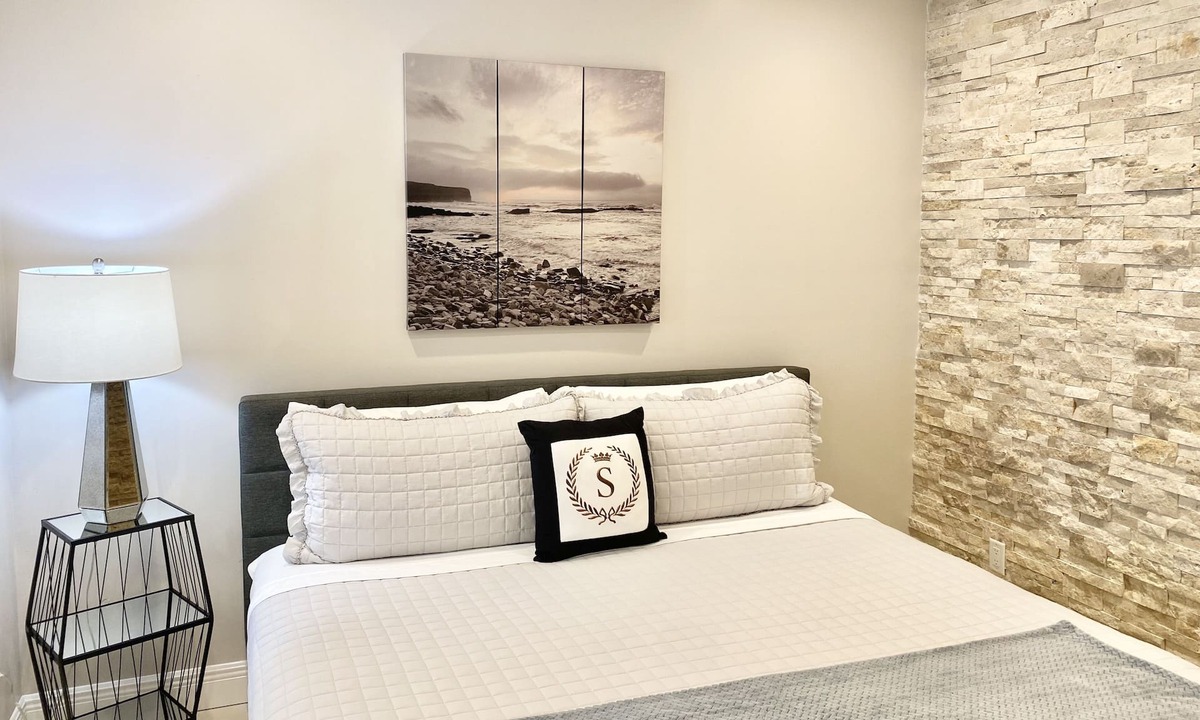 Pompano Beach Apartment | Luxury Vacation Rental APT 5