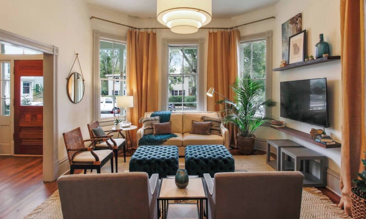 Dixon Park House | Luxury Victorian Retreat | Heated Pool
