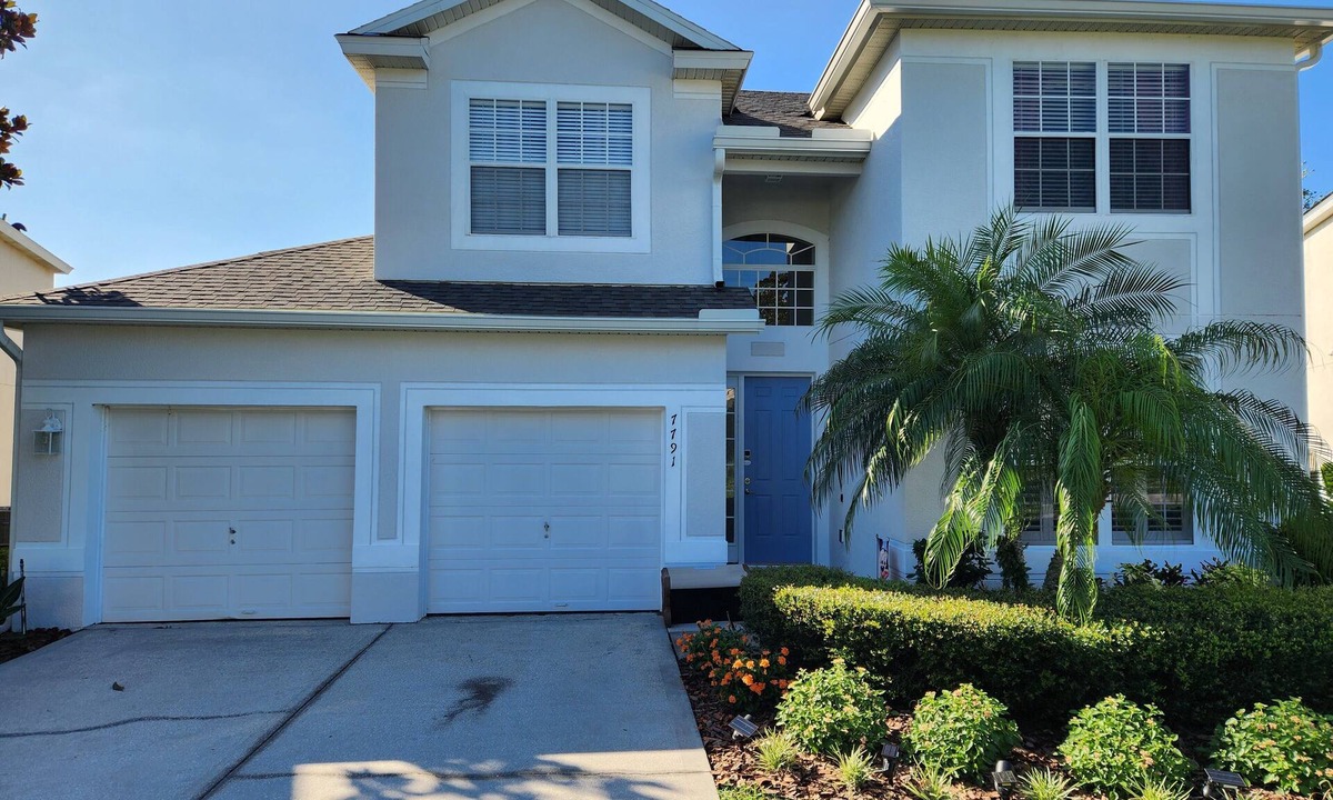Windsor Hills House | LUXURY WINDSOR HILLS 4 BR 5BA POOL & SPA HOME 2.5 MILES to DSNY +