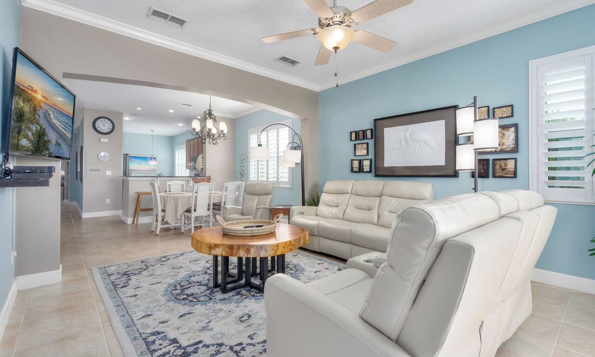 Palm Coast Condo | Magnificent 4th Floor Corner Condo 941 overlooking the lake at Cinnamon Beach