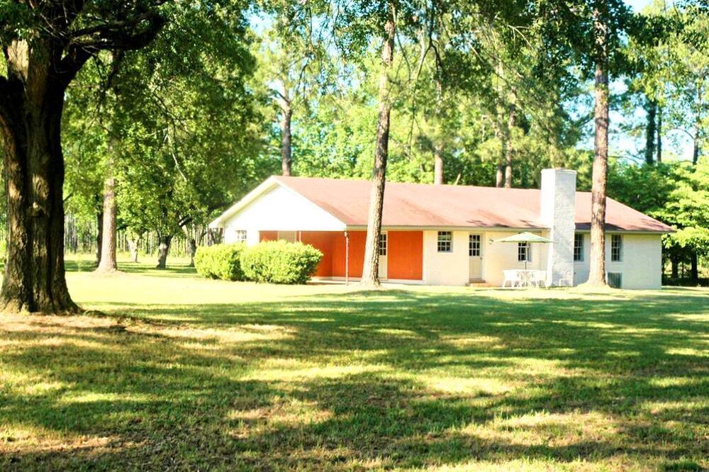 Bainbridge House | Magnificent Three-Bedroom Cottage Rental near Downtown Bainbridge, Georgia