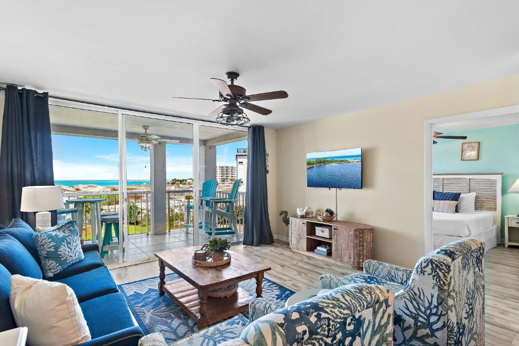 Holiday Isle Apartment | Magnolia House 211 At Destin Pointe Resort