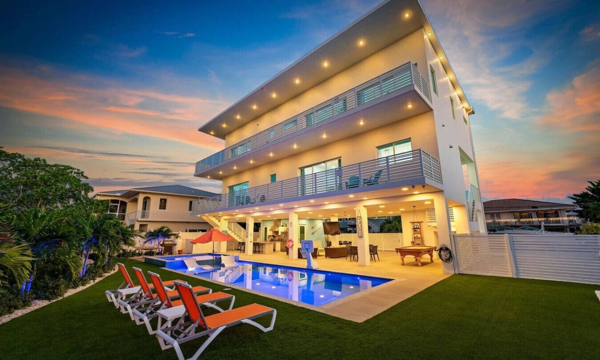 Marathon House | Marathon Sombrero Beach 5 min to Beach, Pool, 70' Dock, Elevator