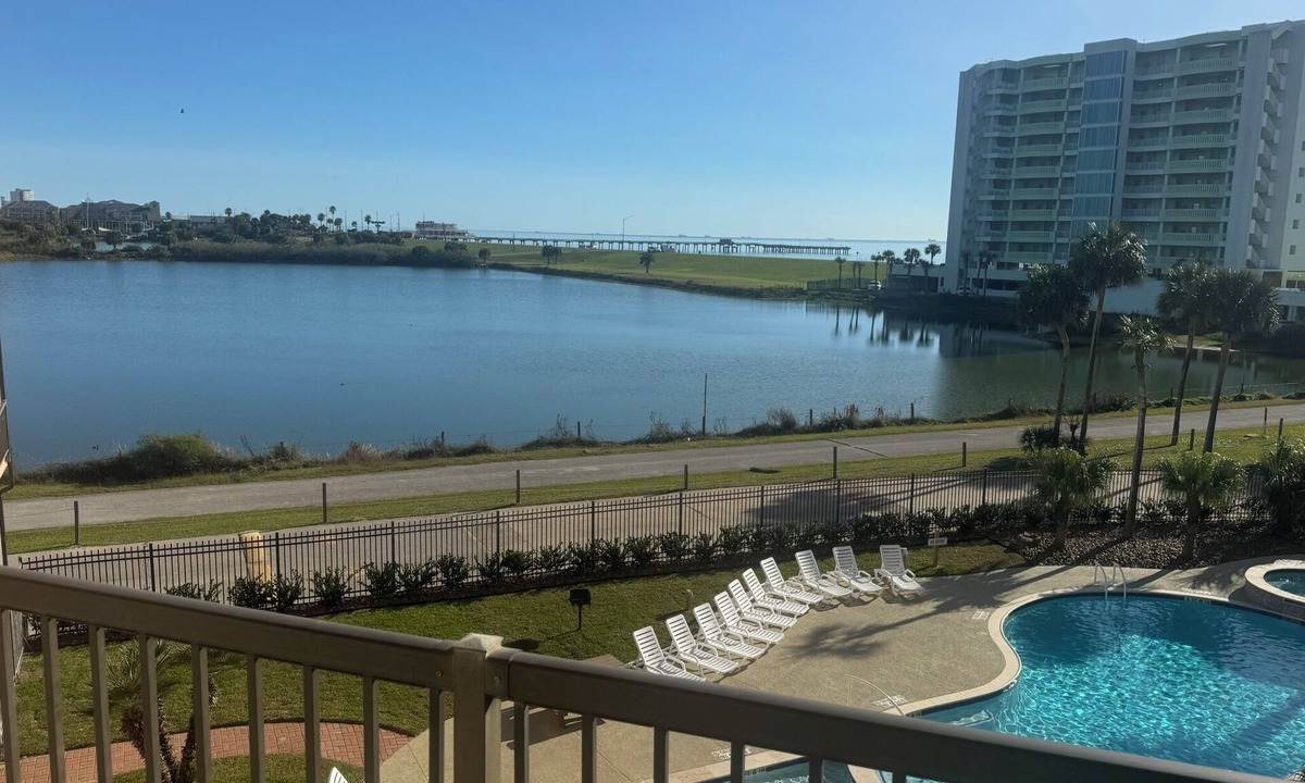 Galveston Condo | Maravilla 2B/2 FULL BATH Seawall Condo: Gulf/Pool Views, Remodeled, Sleeps 7+