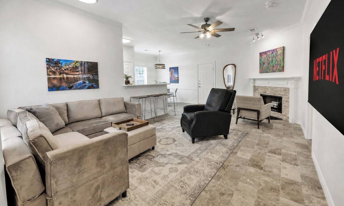 College Station House | Marfa-Southside Townhome, short walk to A&M Campus