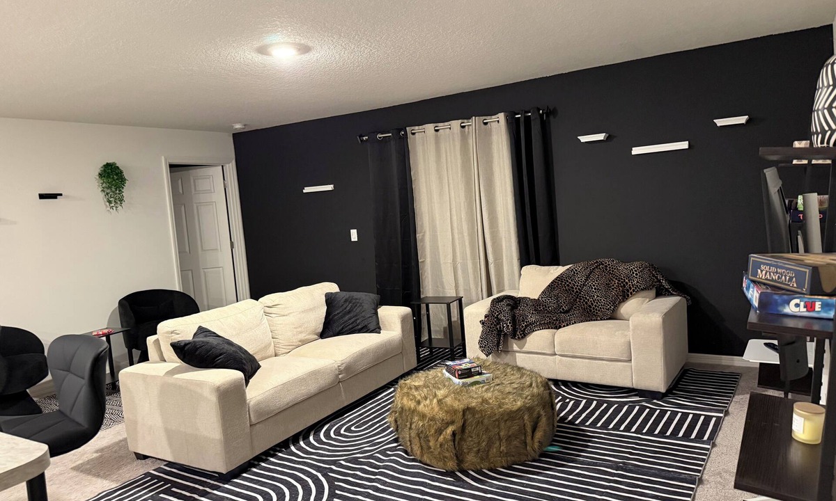 Port Malabar House | Marvelous 4-bedroom modern home design with abundant space in sunny Palm Bay