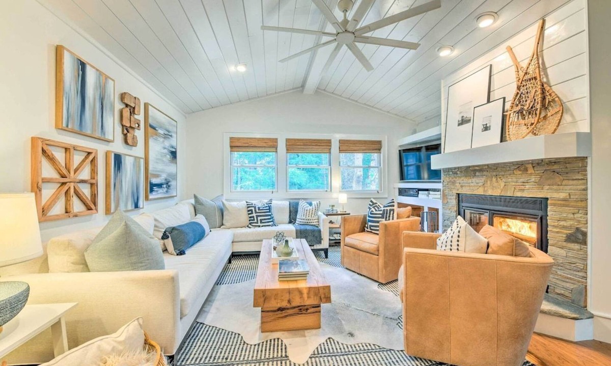 Highlands Cabin | Marvelous Cottage short walk to Heart of Downtown Highlands, NC!