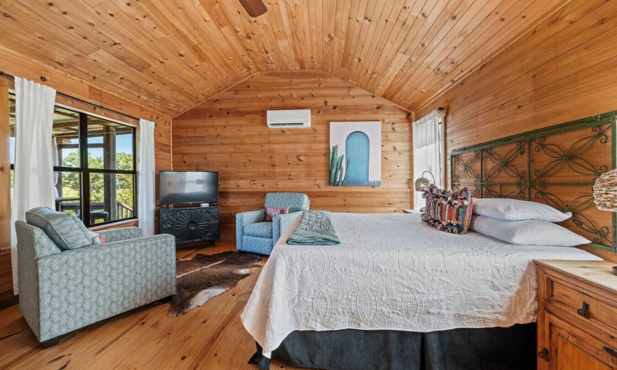 Fredericksburg Cabin | Mary-City on a Hill at Spring Creek