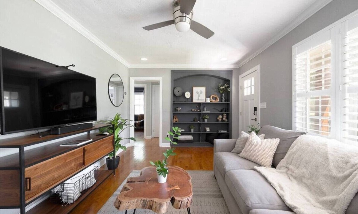 Lake Como House | Massive 3 bedroom with large backyard