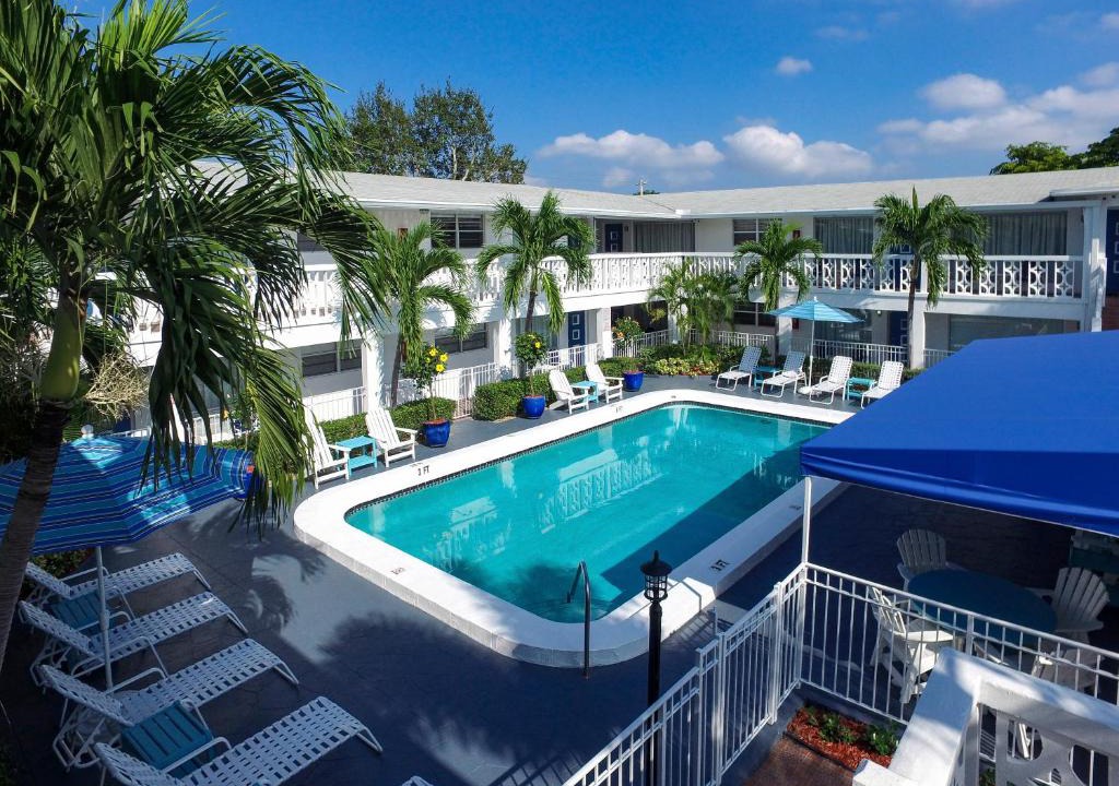 Hollywood Hills Hotel | May-Dee Suites in Florida