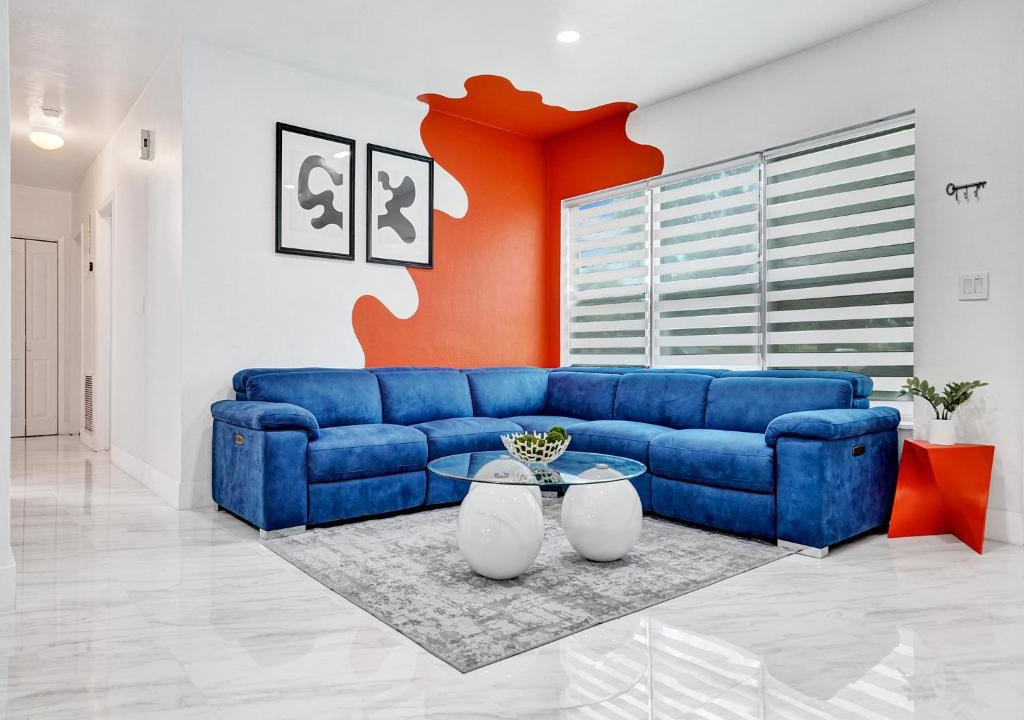 Golden Glades House | Miami Dream Home With 4 Bedrooms Game Room And Backyard Oasis