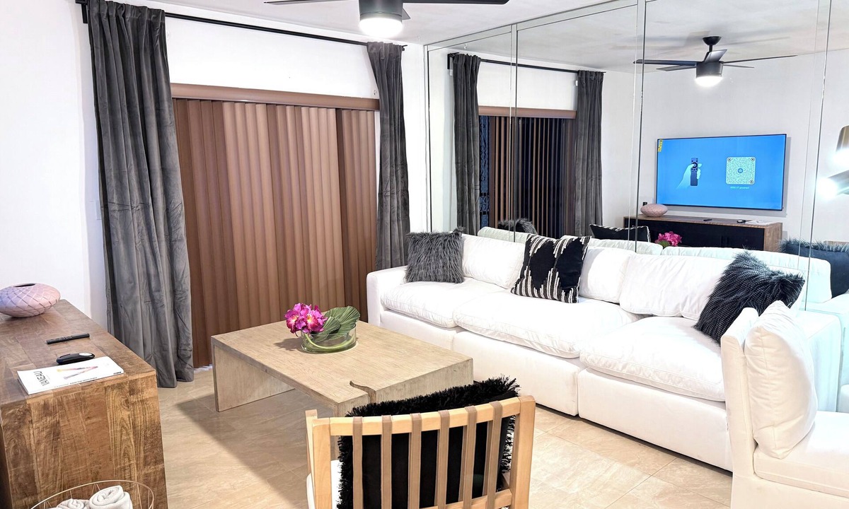 Overtown Villa | Miami Skyline 3-bedroom villa, Wynwood, Mins to Design District, Midtown, cruise