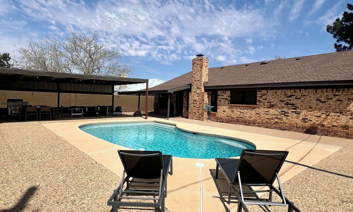 Midland House | Midland Luxe, Private Pool, Game Room, Grill, Outdoor TV, Peloton, and Workspace