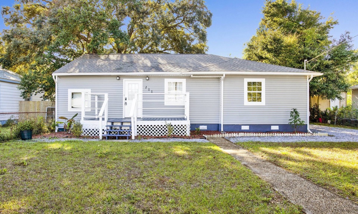 Warrington House | Milton Rd-NAS-Corry Station-Beaches-Downtown