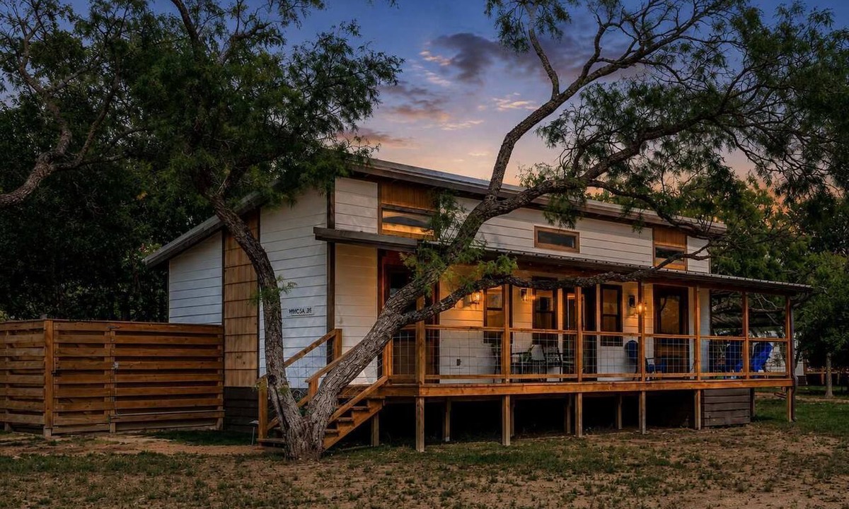 Fredericksburg House | Mimosa Cottage with Hot Tub