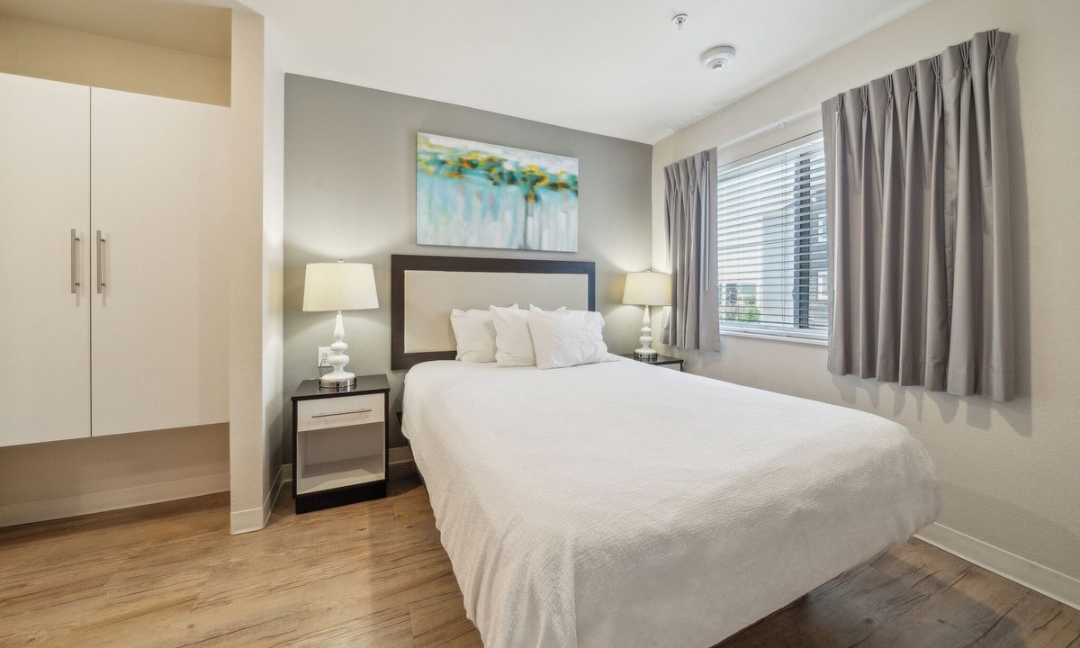 Far North Central Apartment | Modern 1Bed Apt with Free Parking on Site
