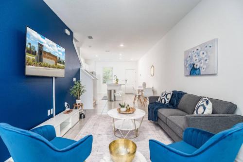 Baymeadows House | Modern 2 BR Townhome | Close 2 Beach.