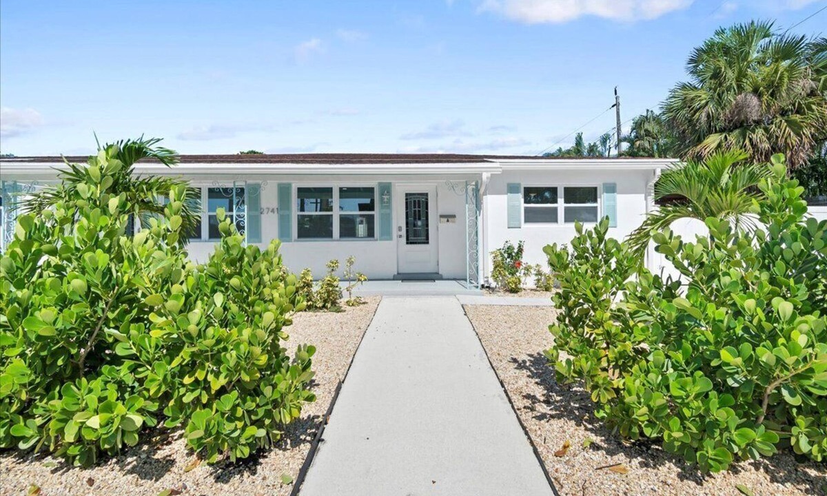 Poiciana Park II House | Modern 2BR-Hot Tub/Pergola/Games