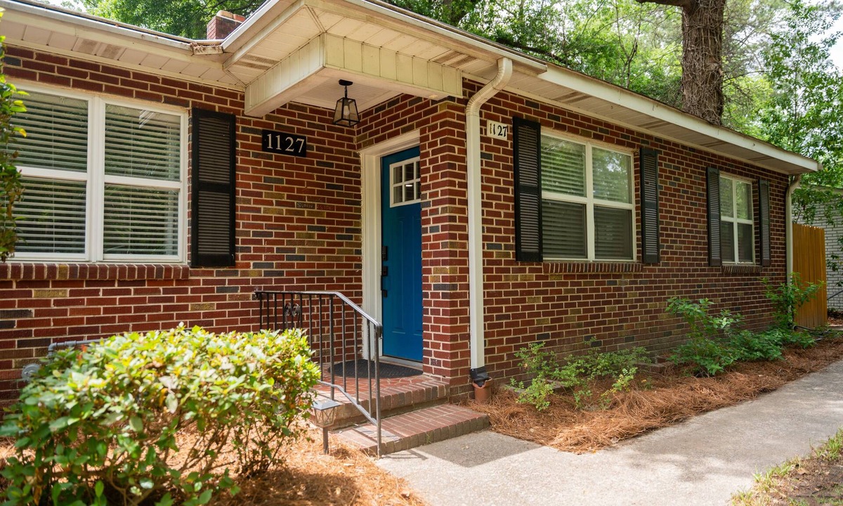 Columbia House | Modern 2BR King Bed near USC, Downtown & Ft Jackson