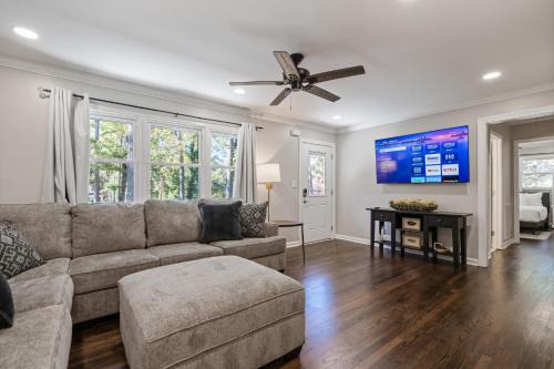 Cartersville House | Modern 3BR Home Near LakePoint with Fenced Yard