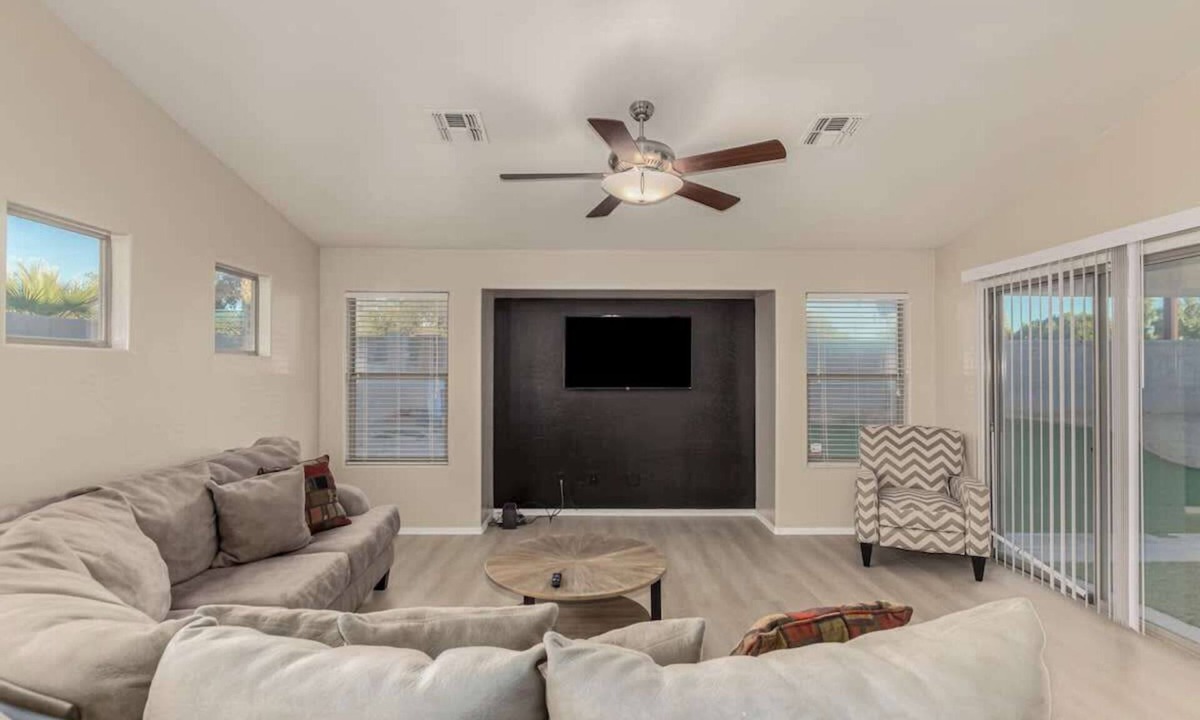 Avondale House | Modern 4BR Retreat with Game Room, Backyard & BBQ