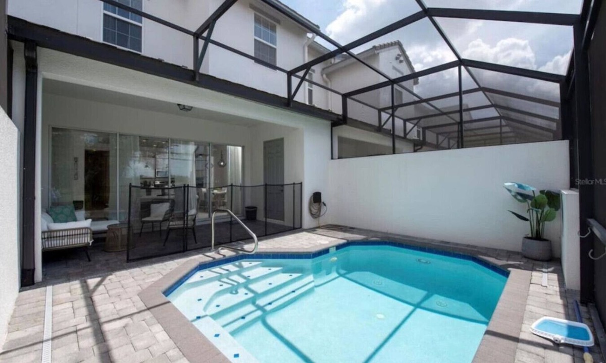 Davenport House | “Modern 4BR Villa with Private Pool Near Disney”