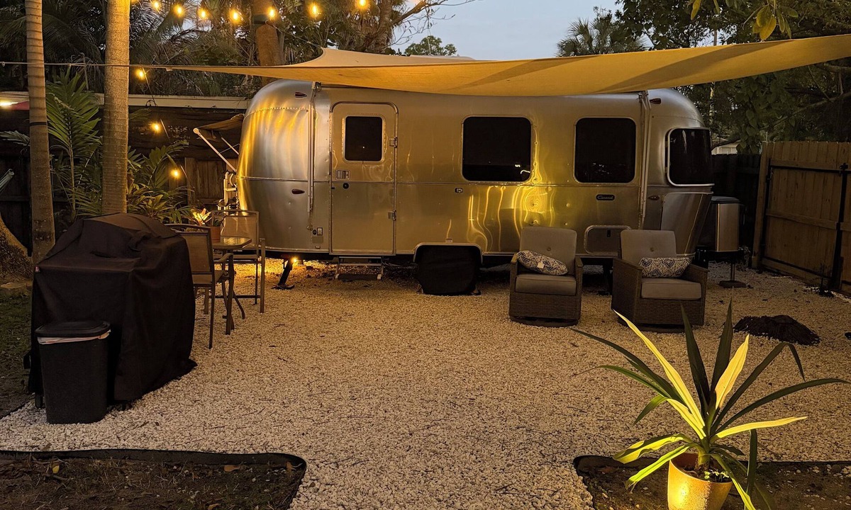 South Middle River House | Modern Airstream near Wilton, Beach & Airport