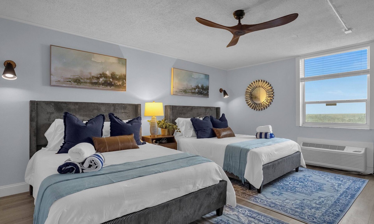 Lenox Park Condo | Modern Beach Oasis Sleeps 4~Pool~Gym~Kitchen~Games~Parking