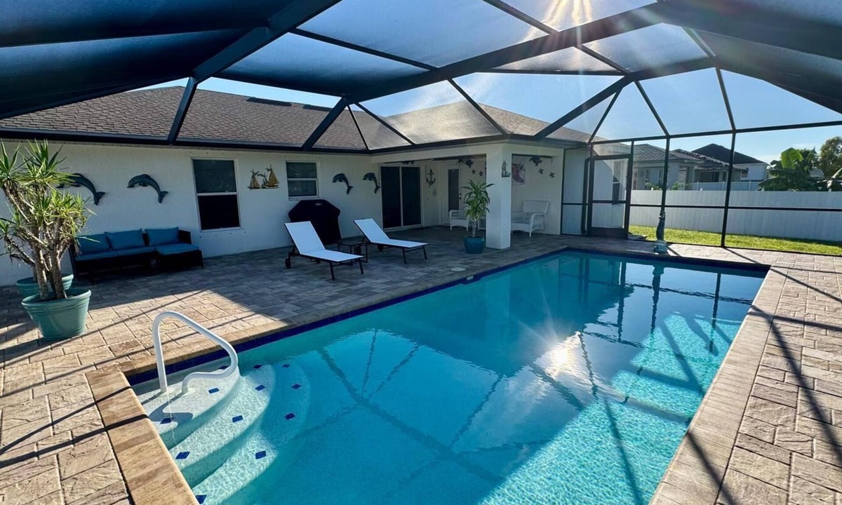 Diplomat House | Modern Centrally Located 4BR House w/Heated Pool