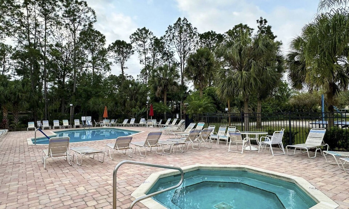 Royal Palm Bay Condo | Modern condo with outdoor pool, full kitchen