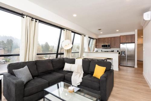 Kerr Gulch House | Modern condo with town and mountain views