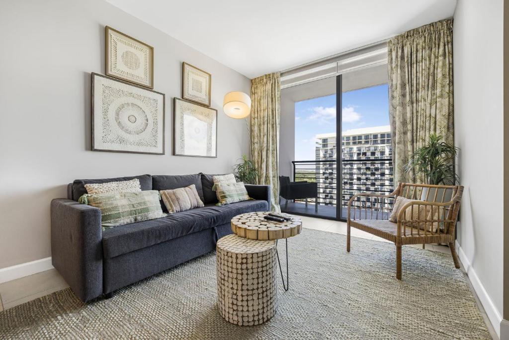 Doral Apartment | Modern Doral Condo w Free Parking