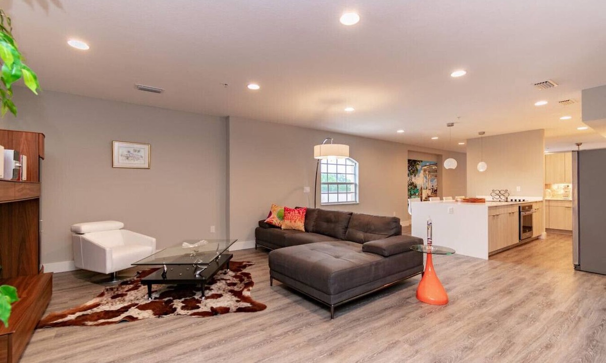 Caloosahatchee Apartment | Modern Downtown Loft, Walk to Restaurants & Nightlife