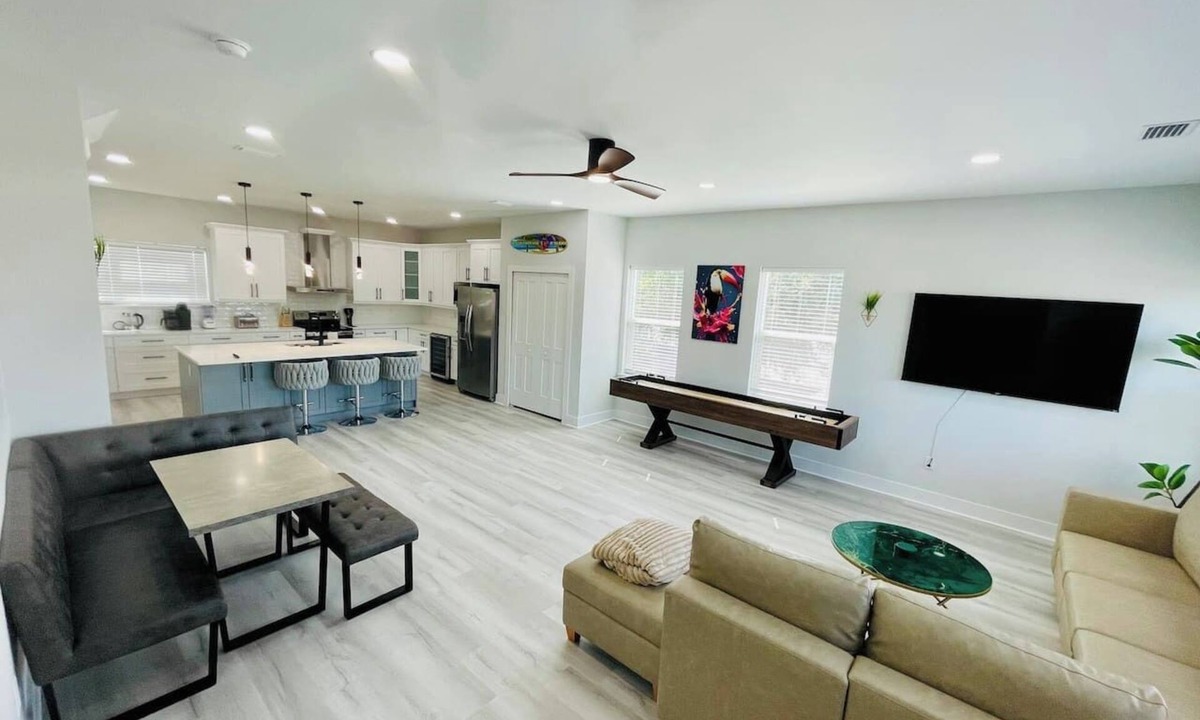 Tampa House | Modern Downtown Townhouse, Sleep 8, Games, Garage