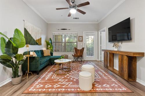 Wetmore Apartment | Modern Ground 1BR w Pool Free Parking PEC 8104