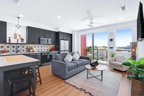 New Braunfels House | Modern Hill Country Condo for 4 with Resort Perks