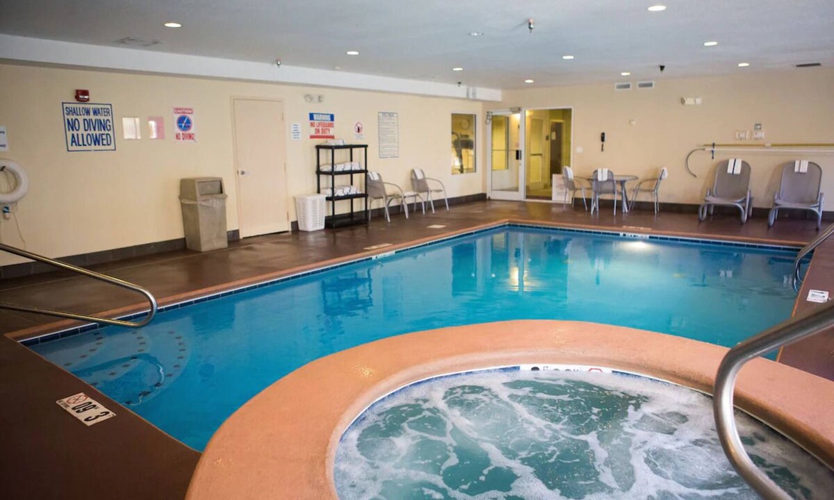 Lupton City Hotel | Modern Hixson Stay | 1 King Bed | Near Downtown Chattanooga Attractions