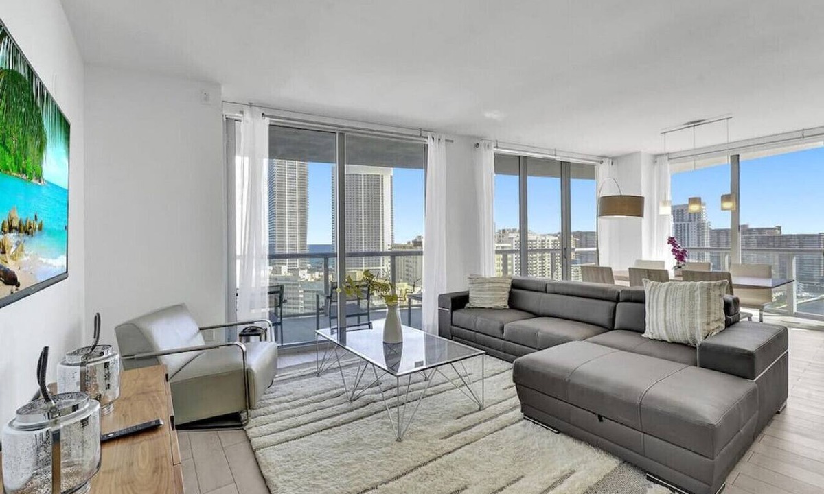 Hallandale Beach Apartment | Modern Ocean View Condo Resort Beach Service 1901