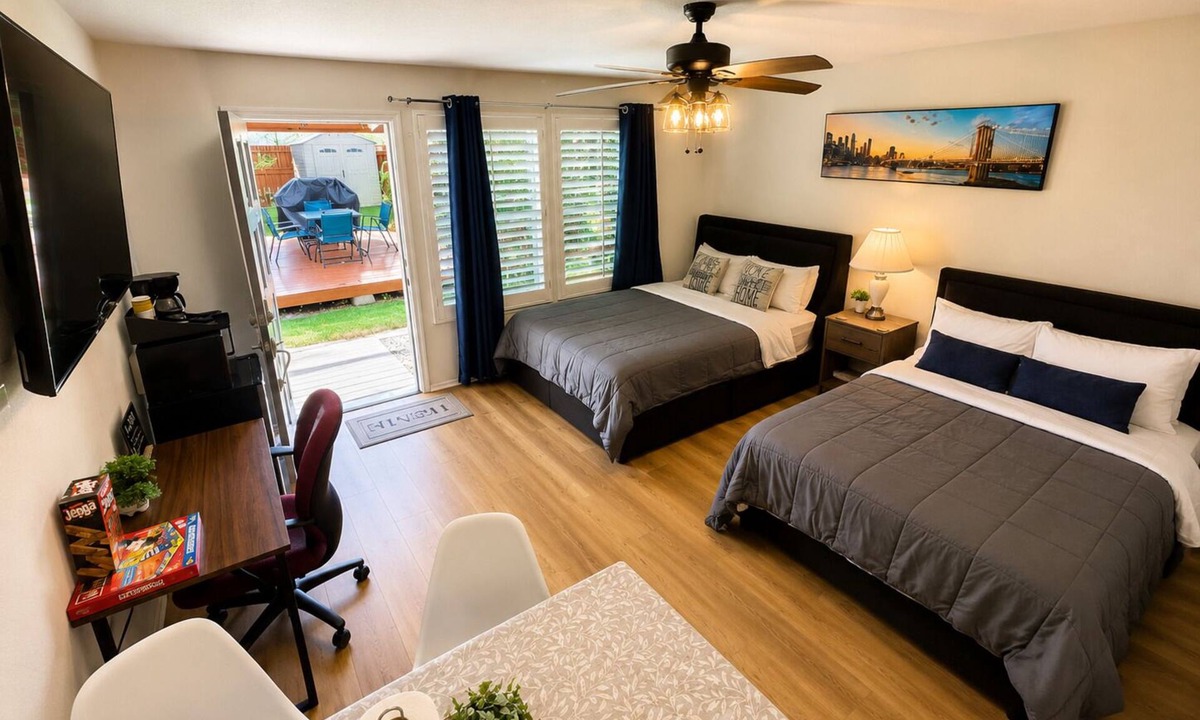 San Antonio House | Modern & Private Apt near SeaWorld, Lackland AFB & Downtown.