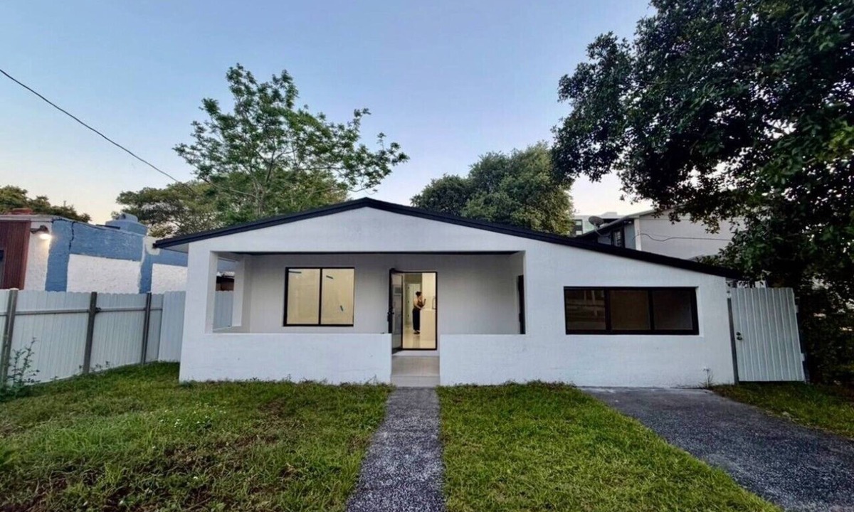 Liberty City House | Modern Private Room Near Wynwood & SouthBeach