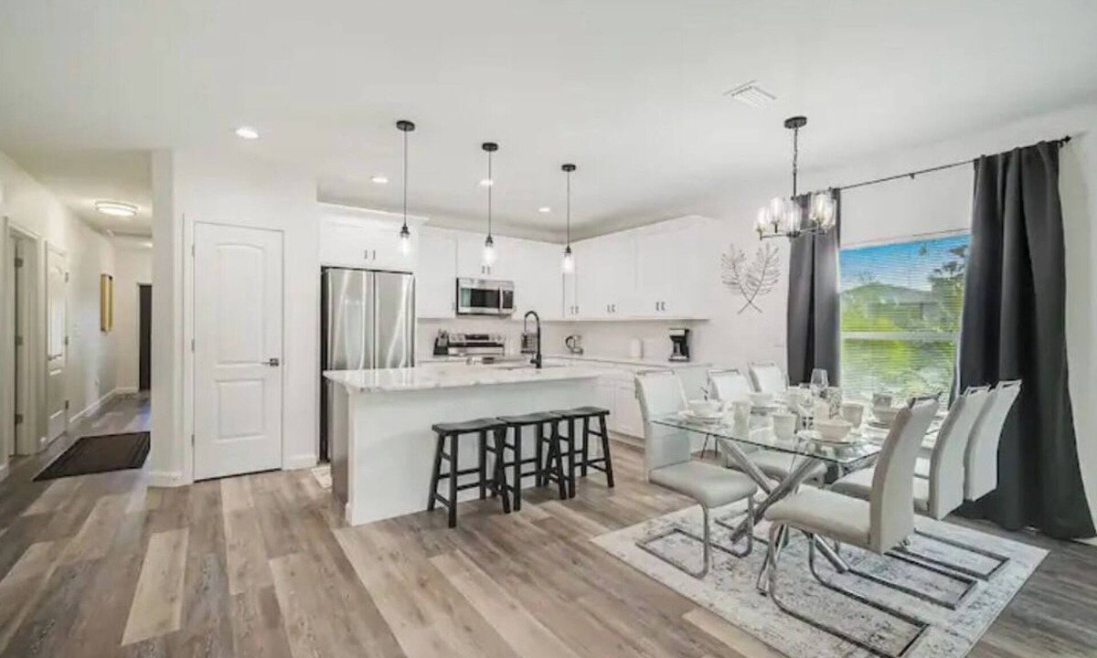 Oakland Hills House | Modern Retreat, 3Bedroom King bed + Master Bath near ocean, 6 guests
